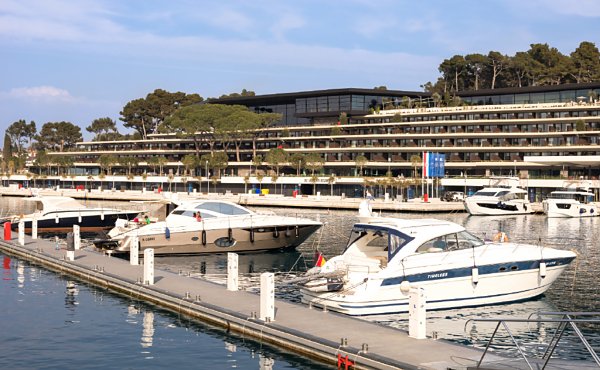It is normal practice for marina operators in Croatia to secure a private government concession. This means the lease fee reflects the real occupation/income of the marina.