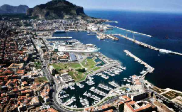 The Palermo waterfront, complete with marina and cruise terminal. Below: CGI of the waterfront at Civitanova Marche.