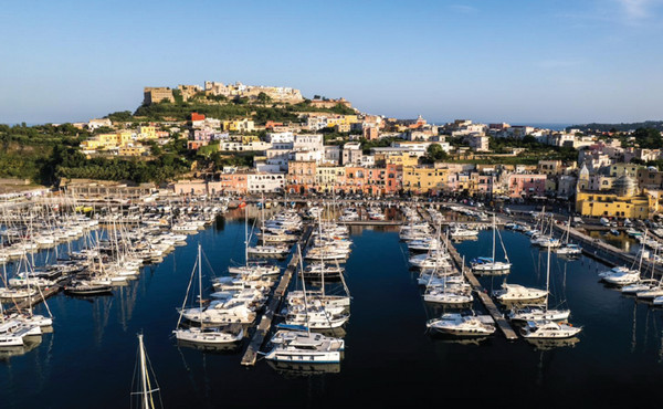 Marina di Procida offers moorings on a Tyrrhenian island that is renowned for natural beauty and close to one of the most important colonies of dolphins  in the Mediterranean.