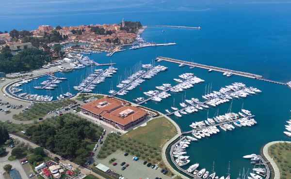 Marina Nautica in Novigrad is a shell-shaped first-class marina offering 365 wet berths and 50 dry berths. Full yacht service and maintenance facilities are on site