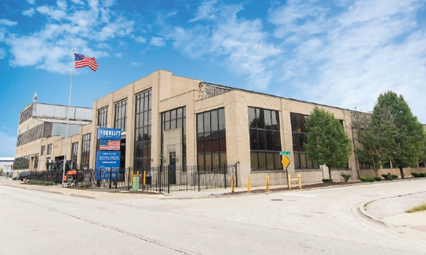 The Forklift Exchange midwest storage, service and refurbishing warehouse is located in Bedford Park, Illinois. It is equipped with service cranes up to 100 tons.