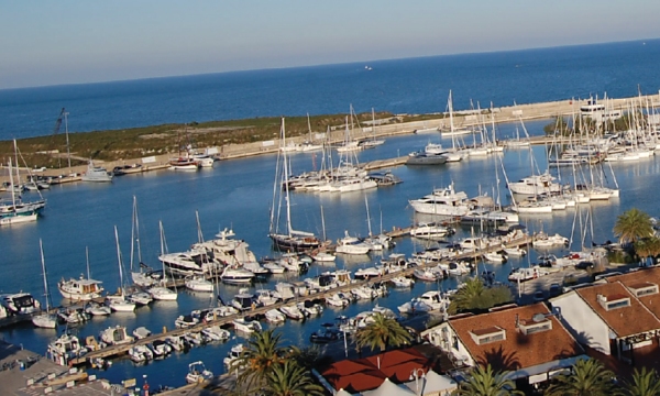 As the marina is just a five minute drive from the airport, boat owners from anywhere in Europe can reach their boat swiftly after a few hours of flight time.