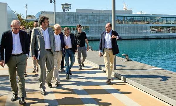 The president of the Port of Barcelona, Llus Salvad (second from left), visiting the renovated facilities along with representatives from Port Vell and the Barcelona City Council.