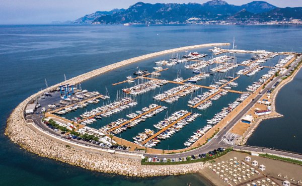 Marina dArechi has a dedicated superyacht quay for 60 yachts of 32 to 100m (105 to 330ft).