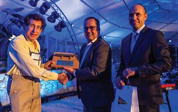 Joe Lynch, CEO ICOMIA, and IMG chair Martinho Fortunato (right) present marina consultant Dan Natchez with the 2023 ICOMIA Golden Cleat Award for Lifetime Achievement. Photo Carlos Muriongo.