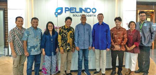 The Pelindo team on contract signing day.